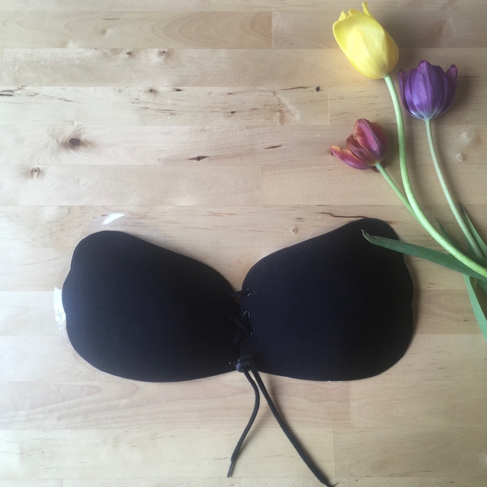 Stick on strapless bra